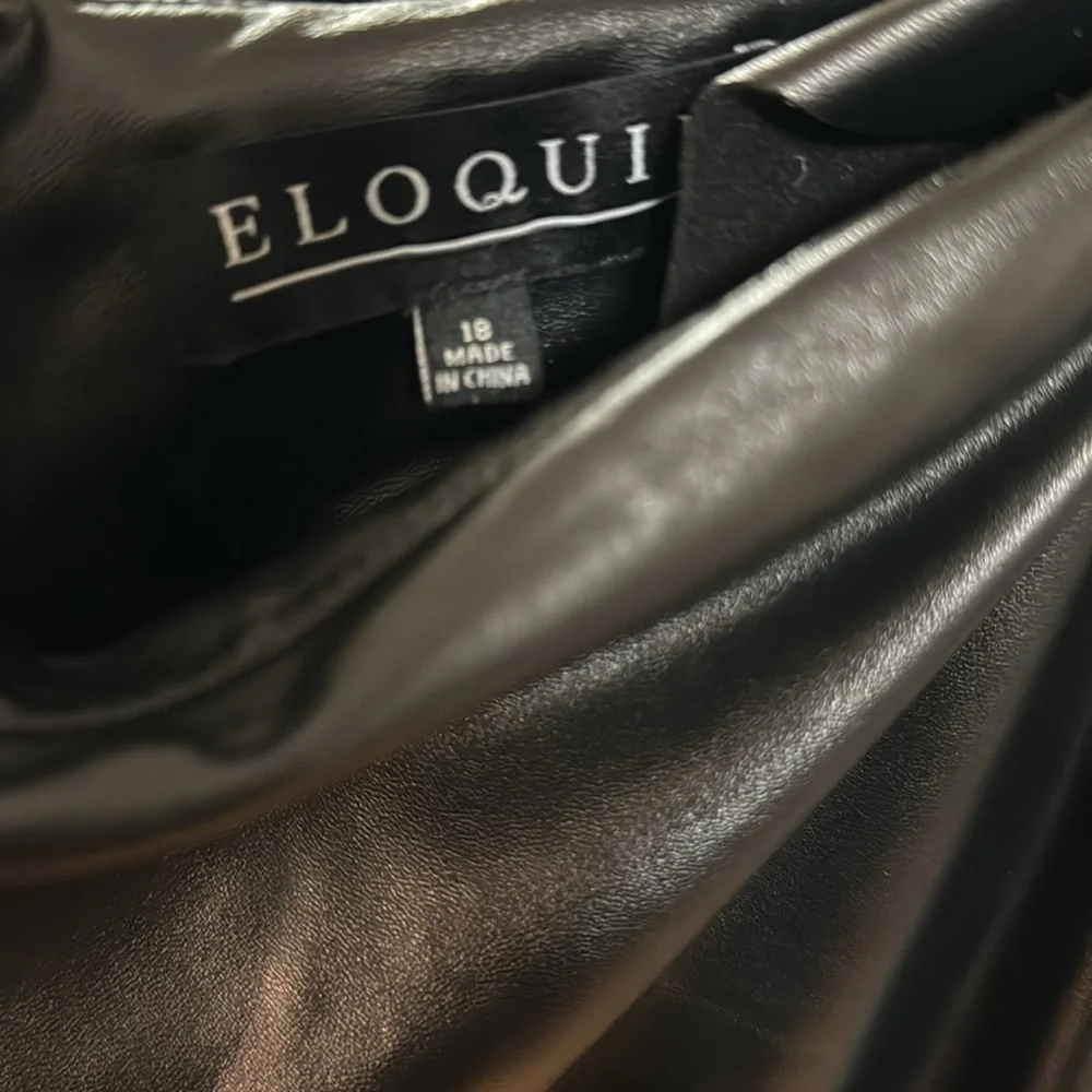 Eloqui faux leather skirt, size 18 - Picture 2 of 3